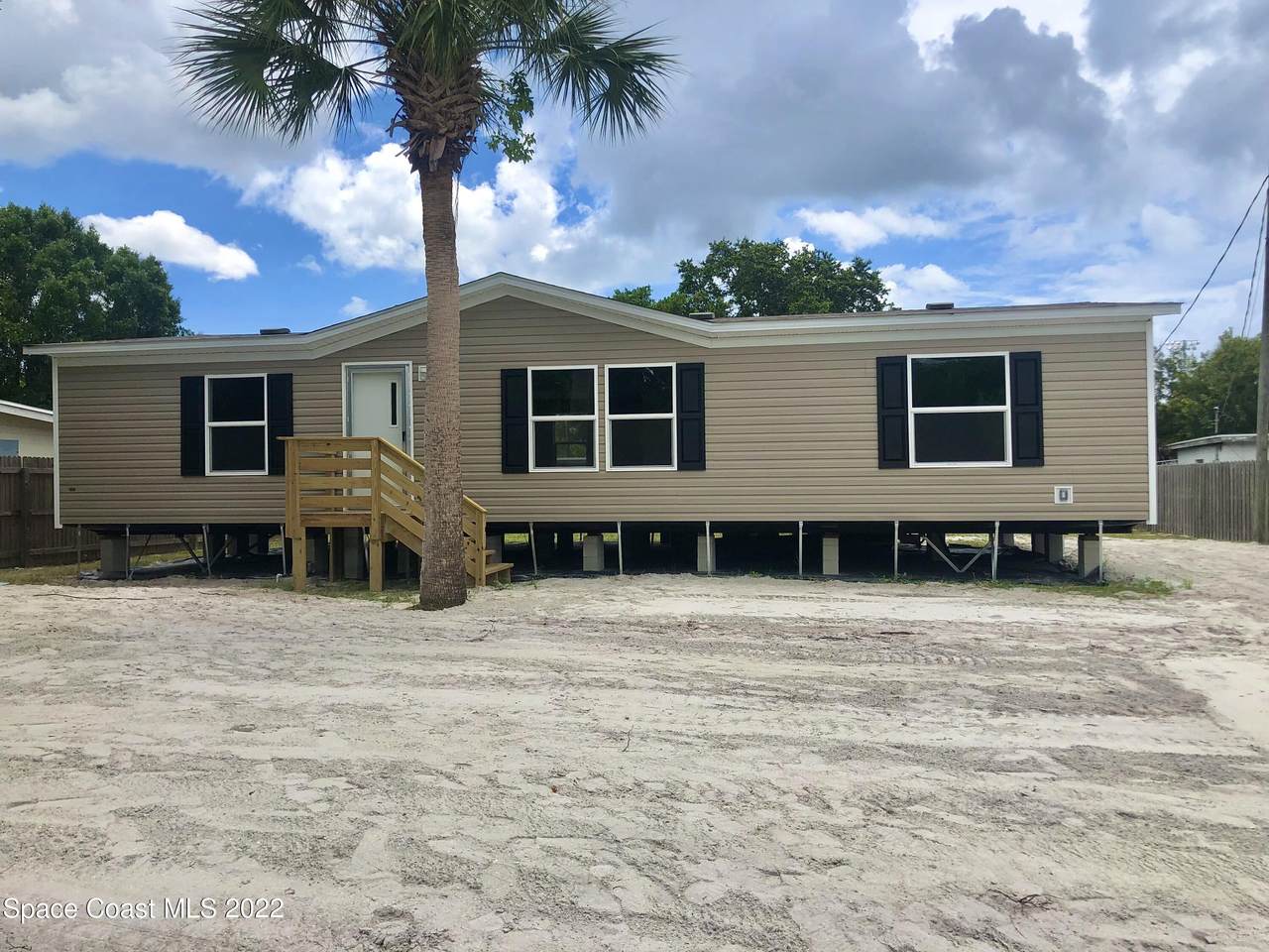 1615 Seneca Drive - Photo 1
