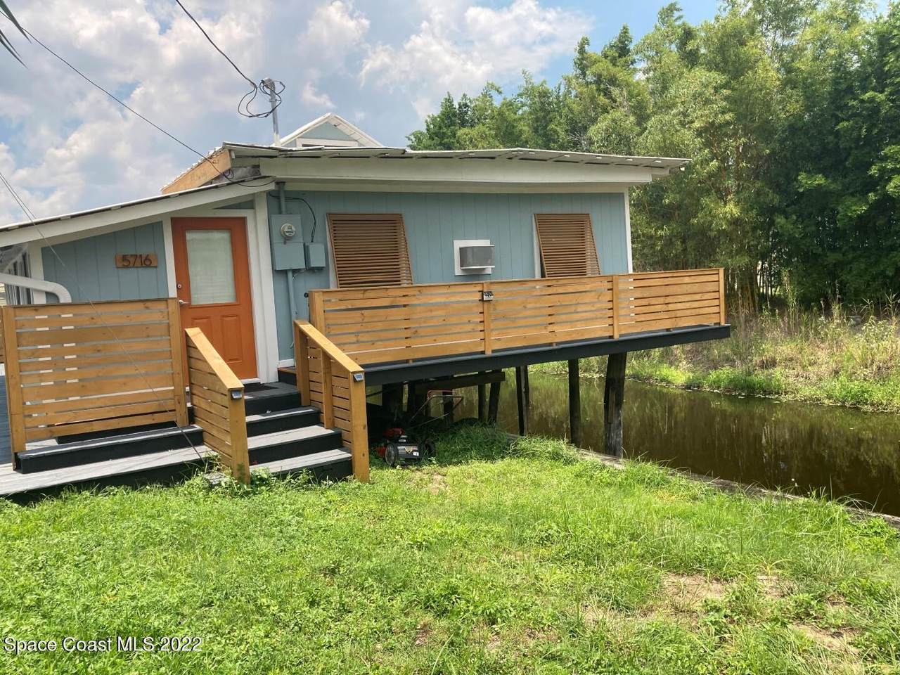 5716 Lake Poinsett Road - Photo 1