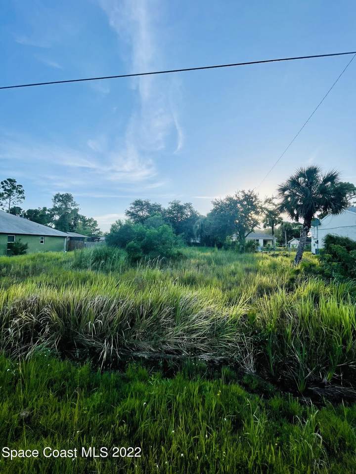 662 Dwight Avenue - Photo 1