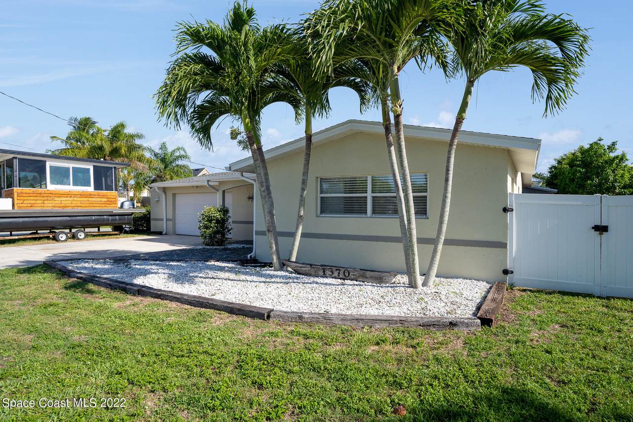 1370 Holly Avenue - Photo 1