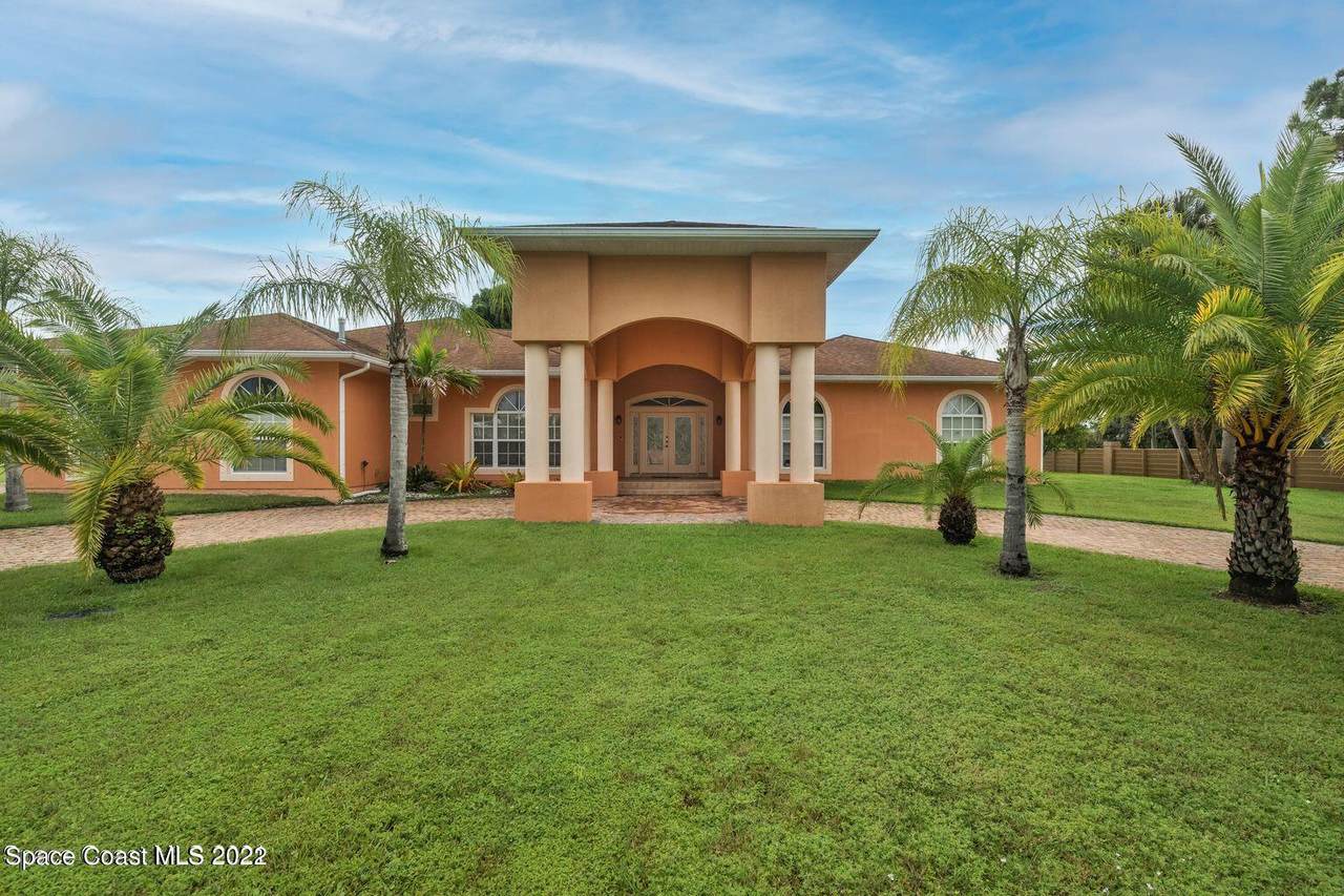 8600 Lake Ridge Drive - Photo 1