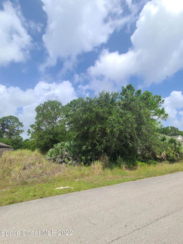 1046 Barbados Avenue - Photo 1