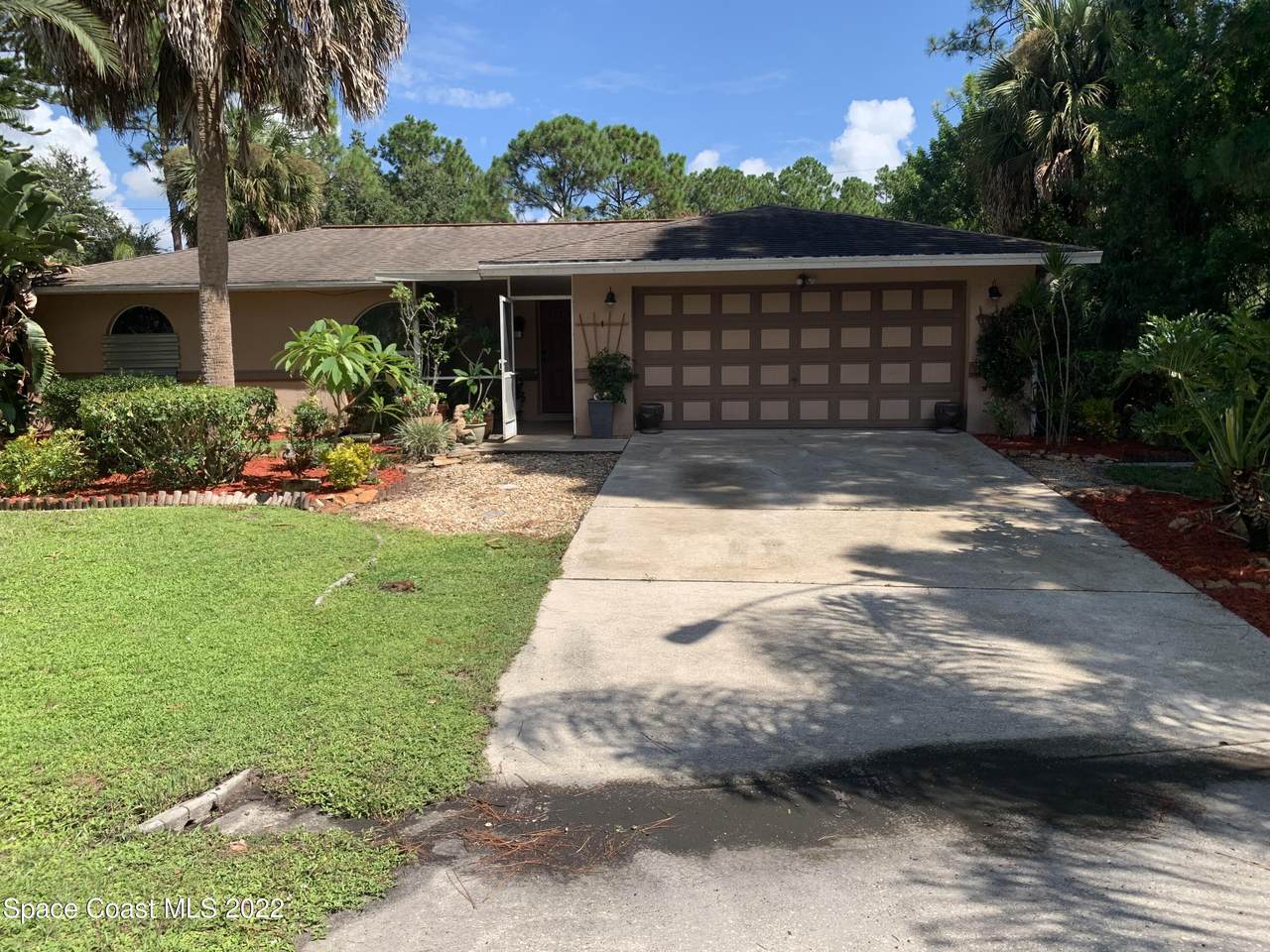 596 Geiger Court - Photo 1