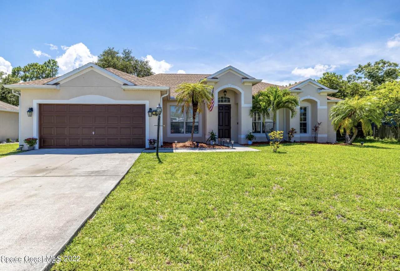 436 Veronica Avenue - Photo 1