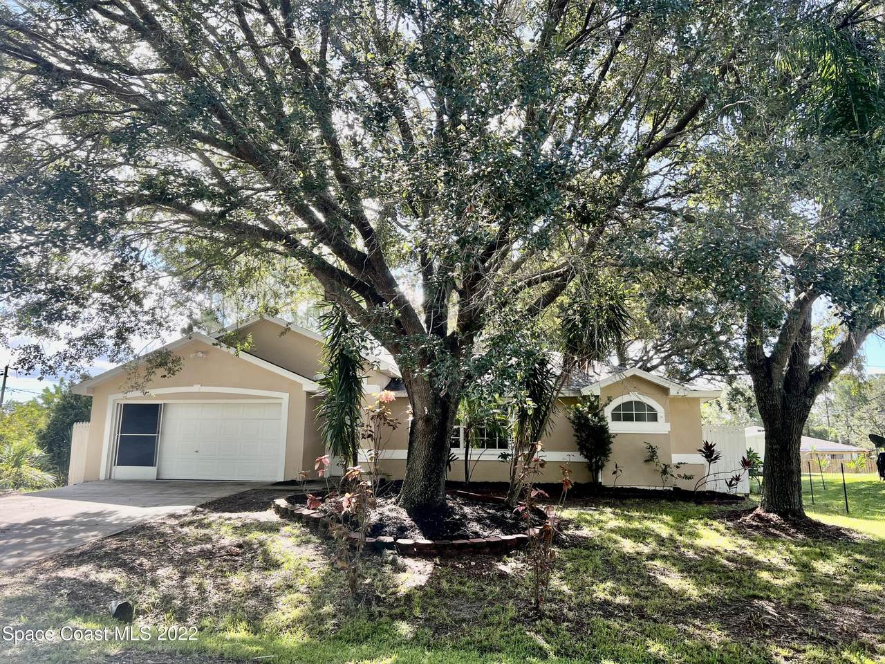 1140 Savannah Street - Photo 1