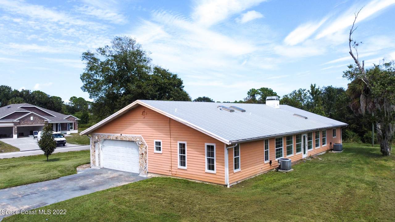 1292 Valleybrook Road - Photo 1