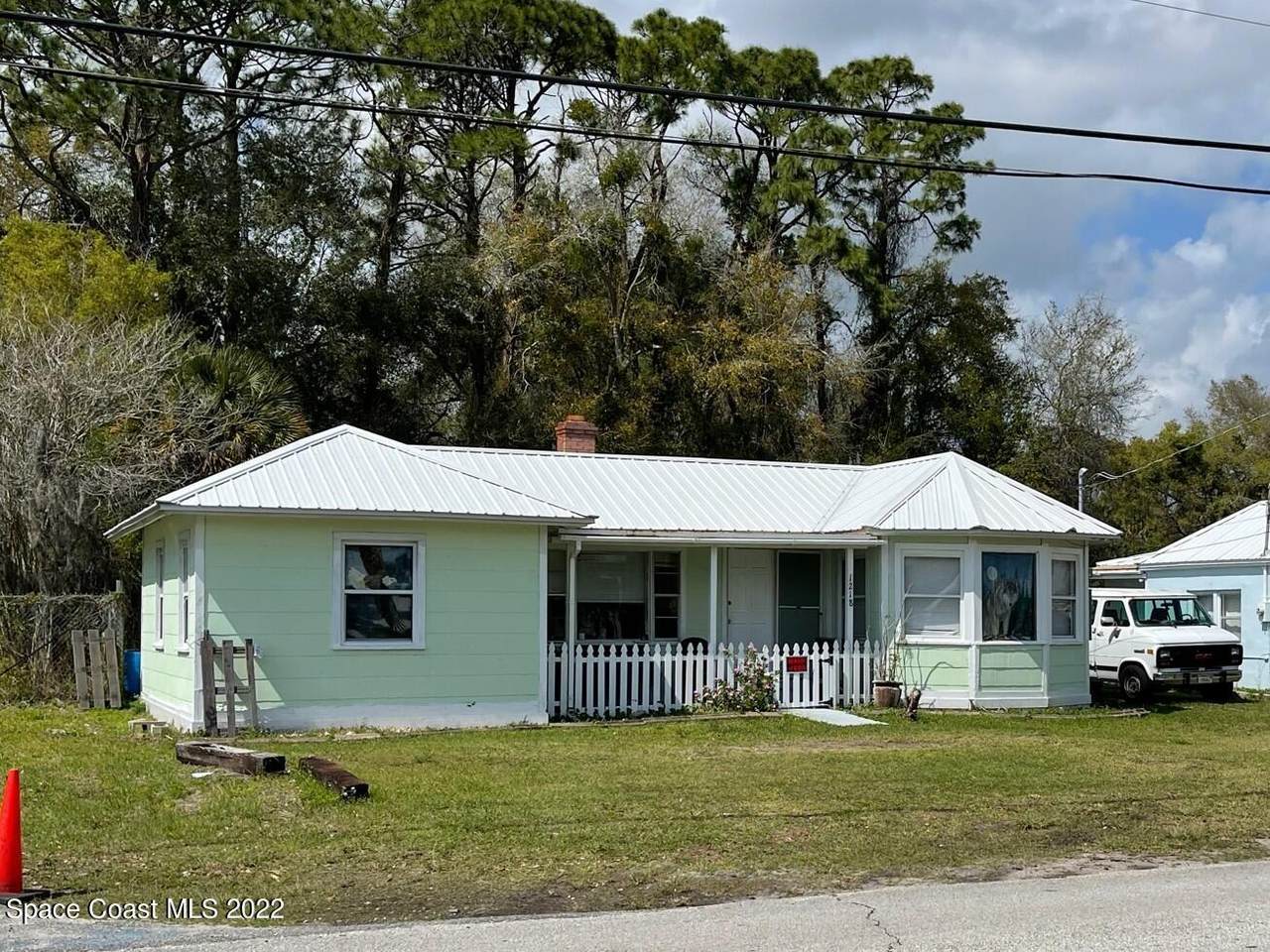 1218 Hopkins Avenue - Photo 1