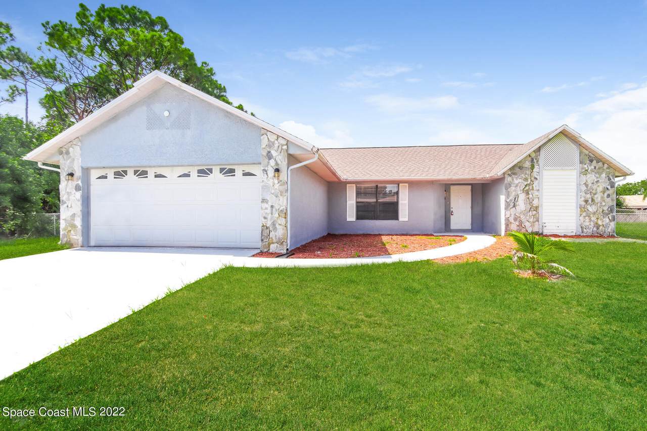 249 Stendal Road - Photo 1