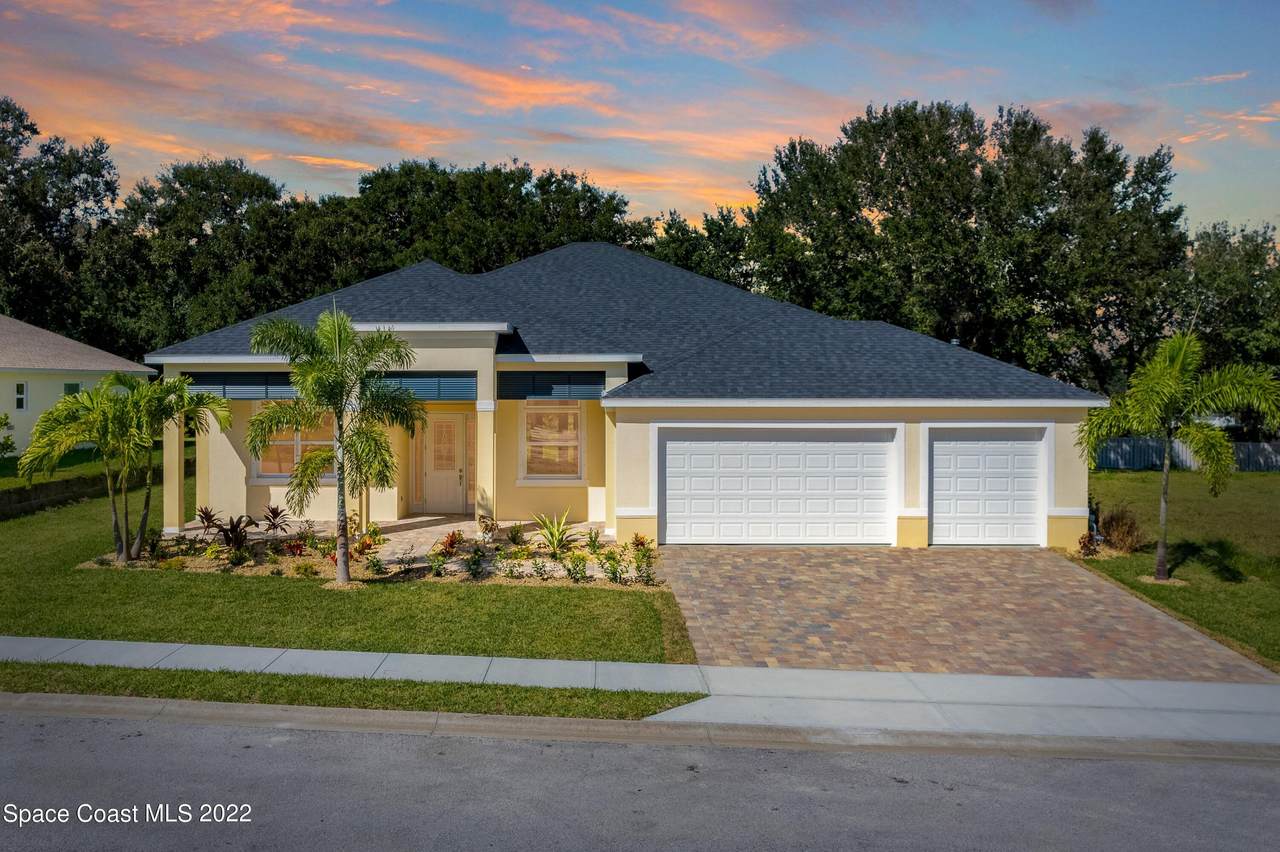 40 Loch Ness Drive - Photo 1