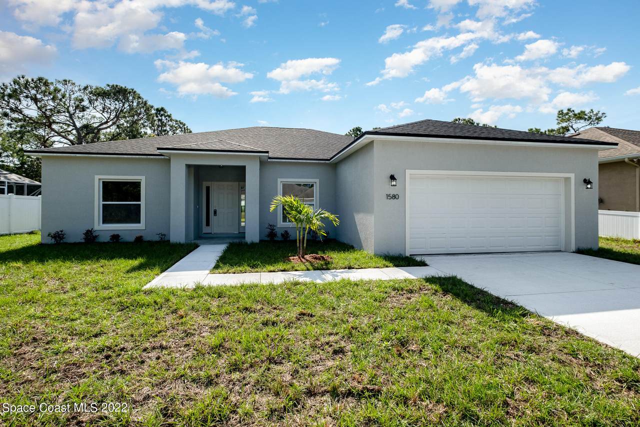 1580 Walker Street - Photo 1