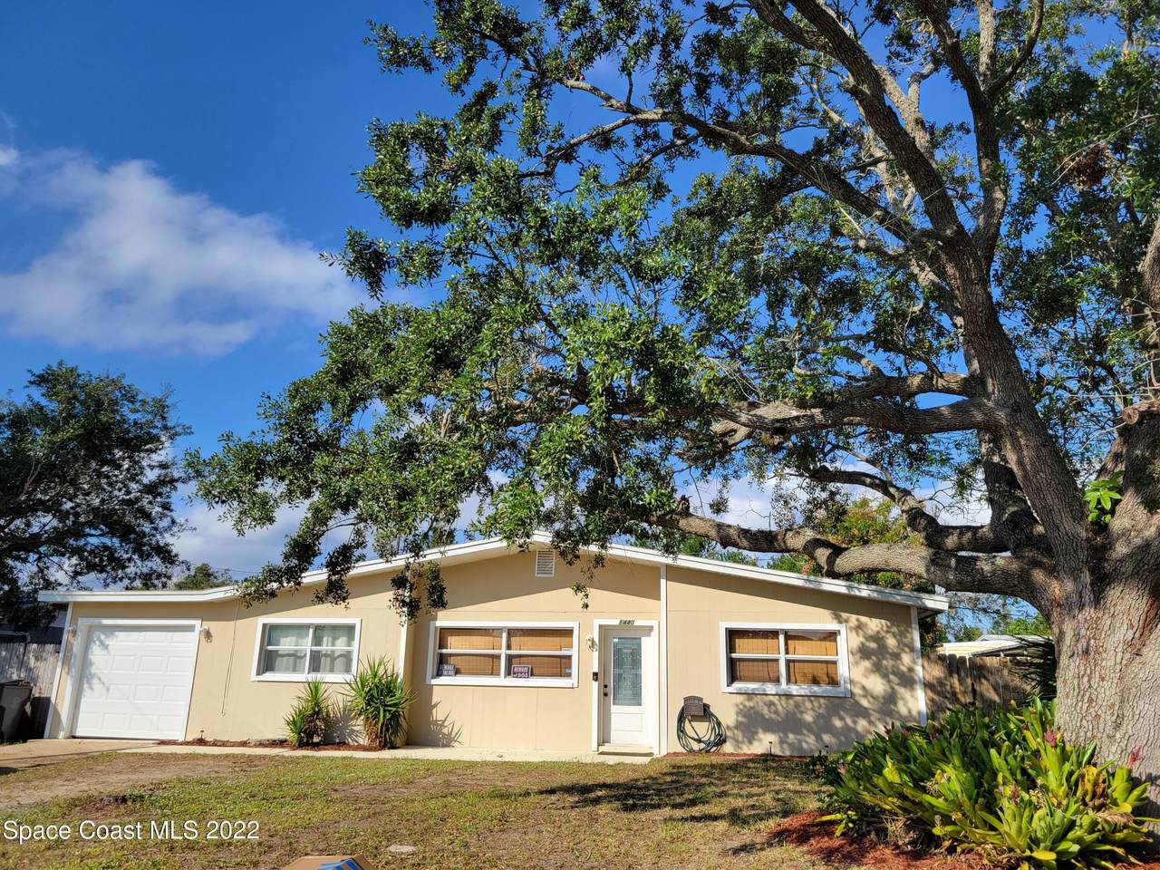 1440 Macdonald Street - Photo 1