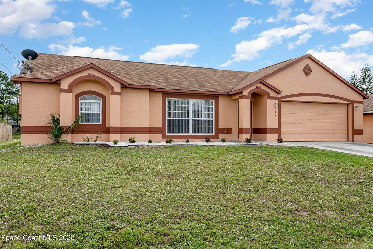 1707 Elmhurst Circle - Photo 1