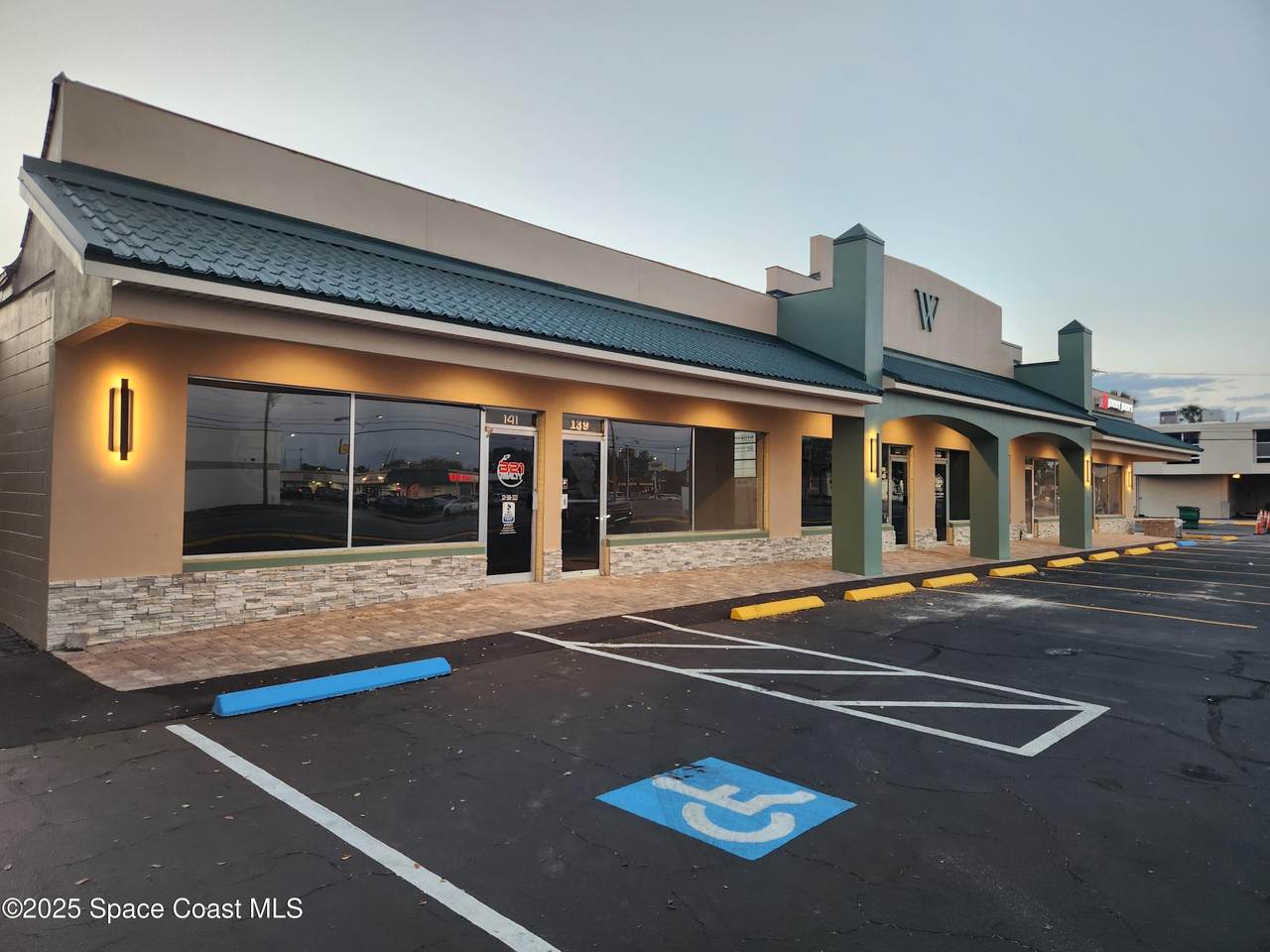 133 Courtenay Parkway - Photo 1