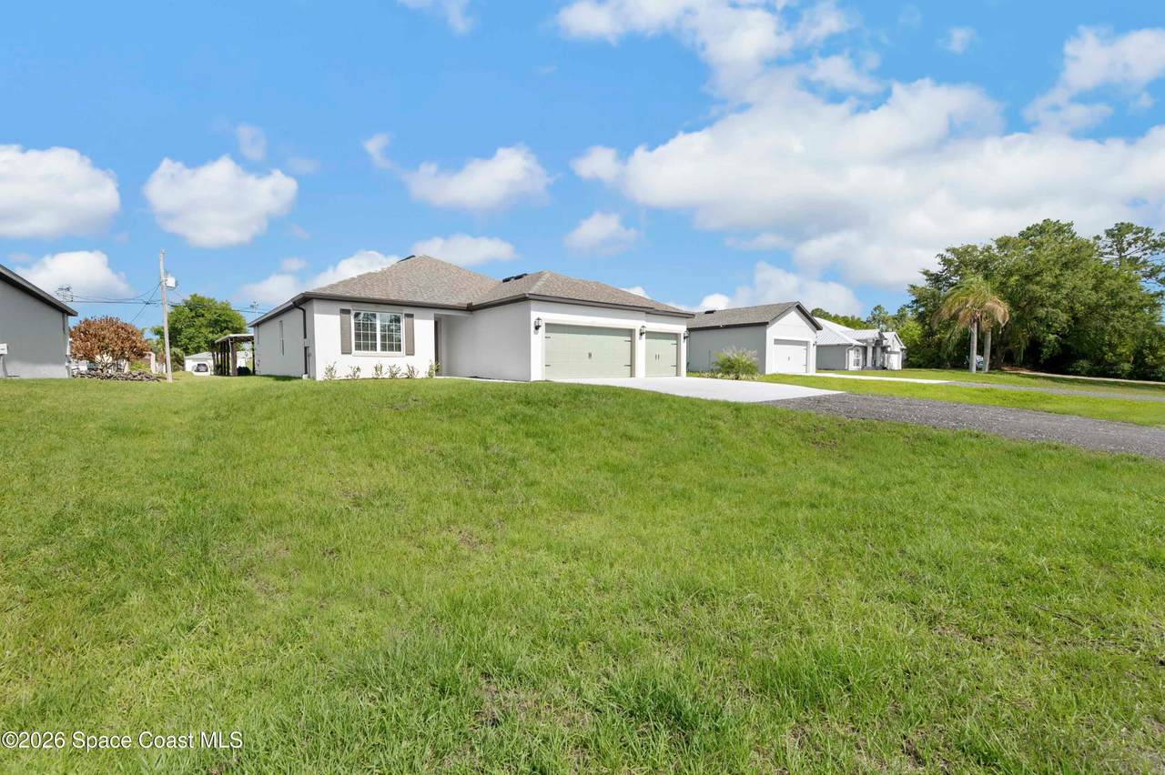 759 Americana Boulevard - Photo 1