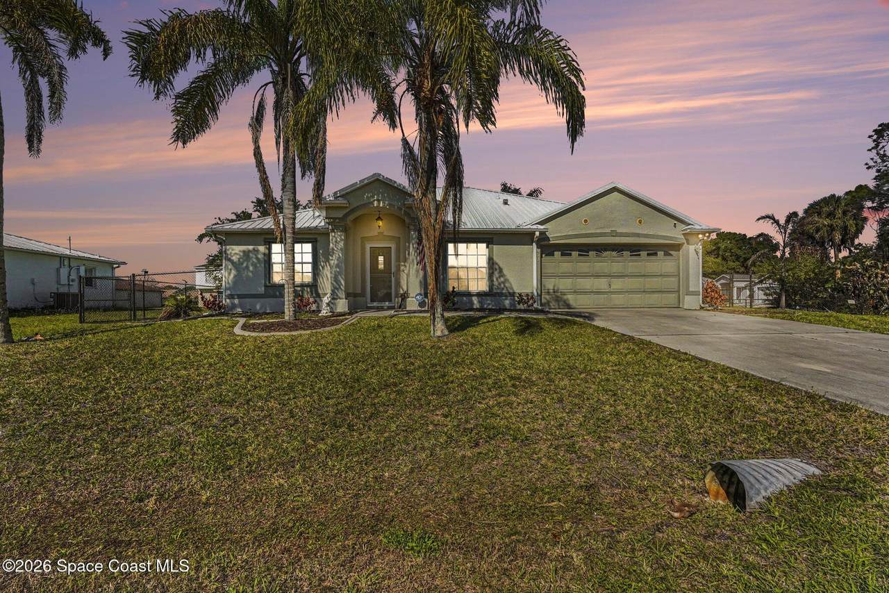 1692 Carbondale Avenue - Photo 1