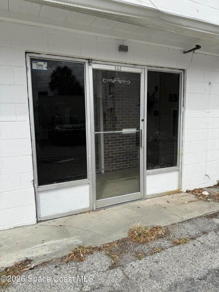 905 New Haven Avenue - Photo 1
