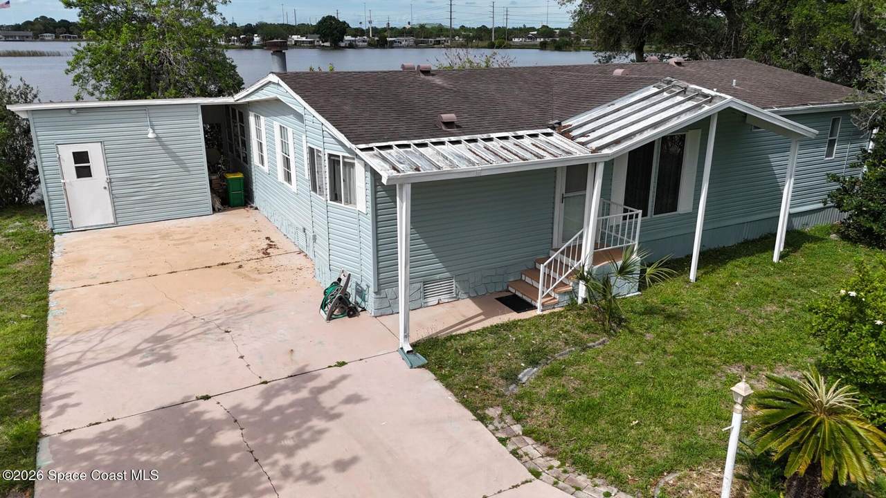 300 Beech Court - Photo 1