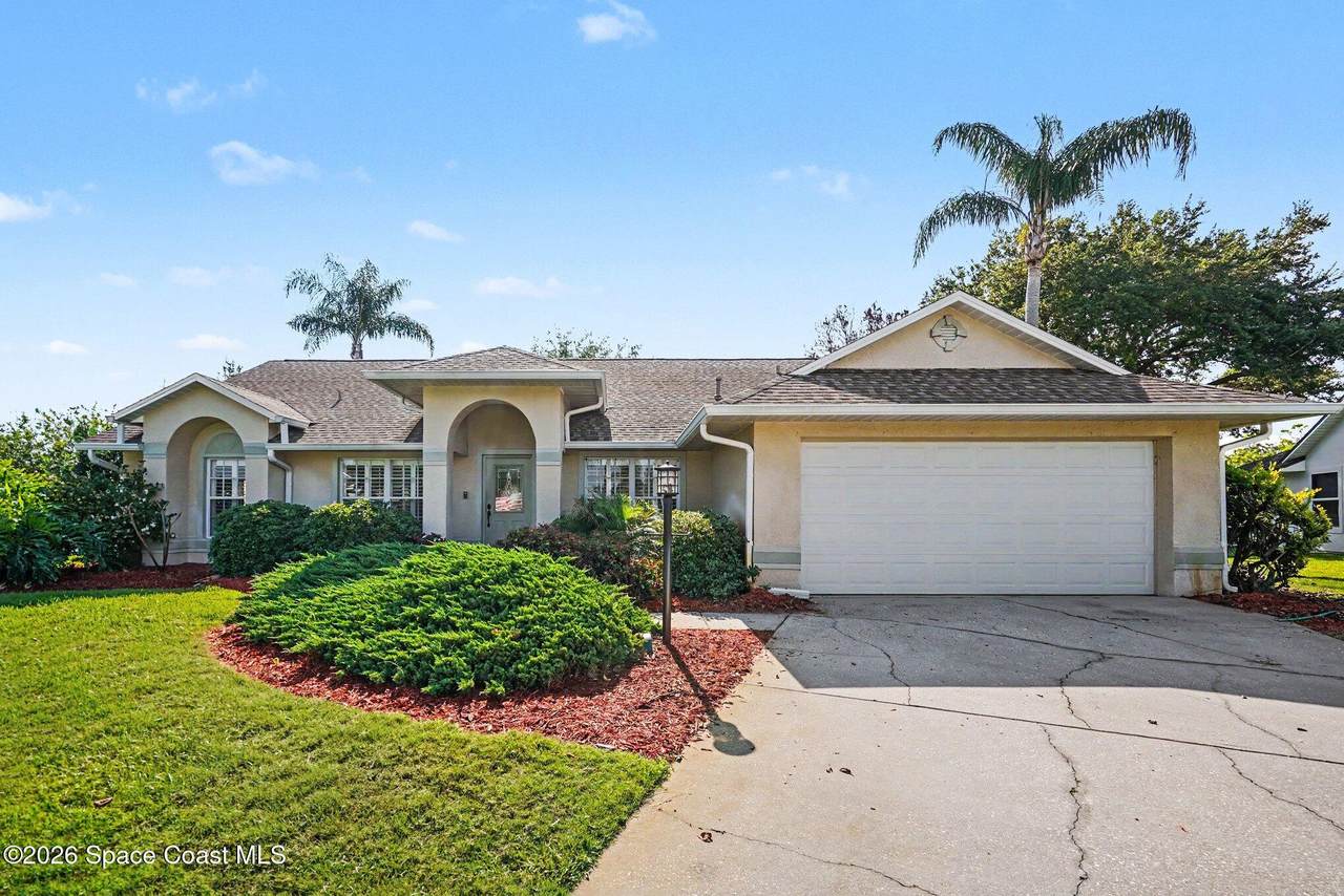 498 Lake Victoria Circle - Photo 1