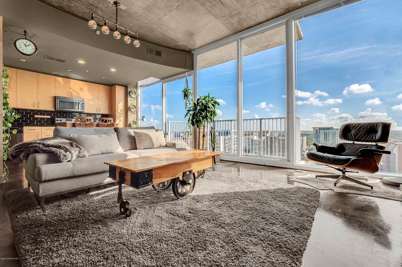 155 Court Avenue - Photo 1