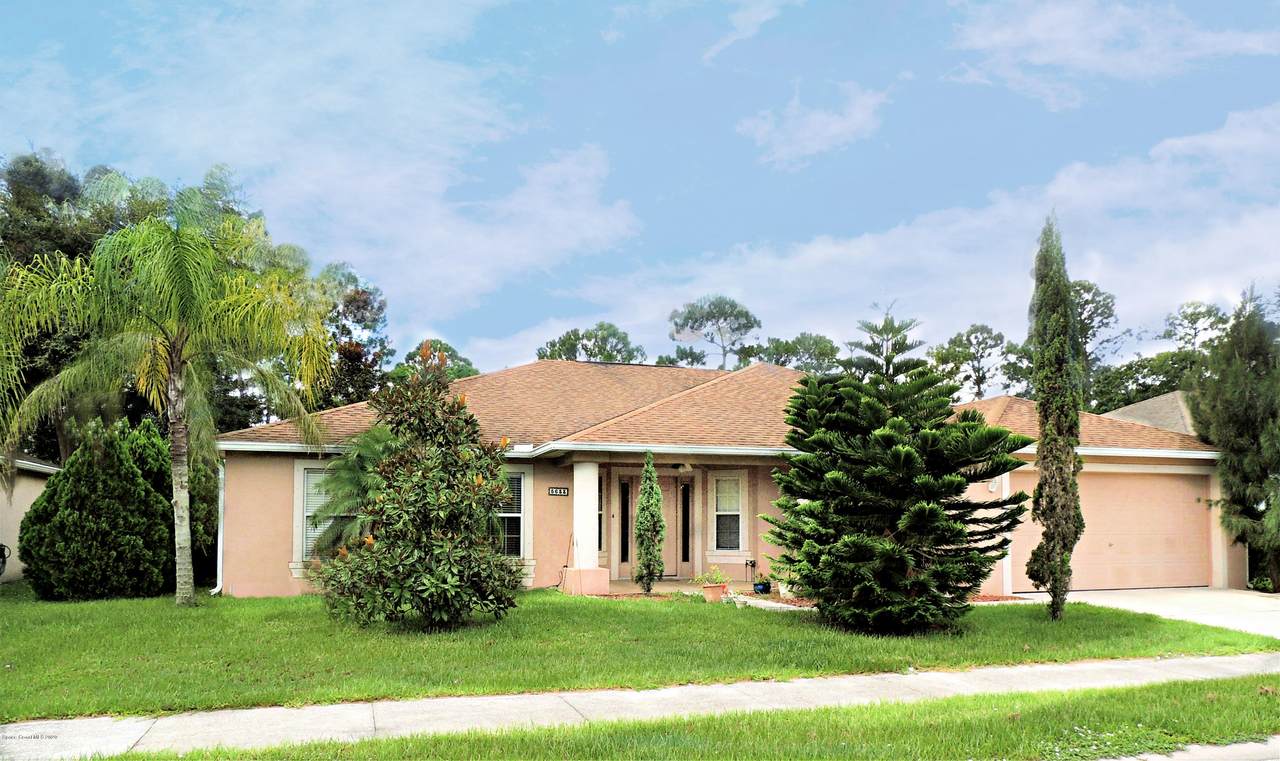5633 Yaupon Holly Drive - Photo 1