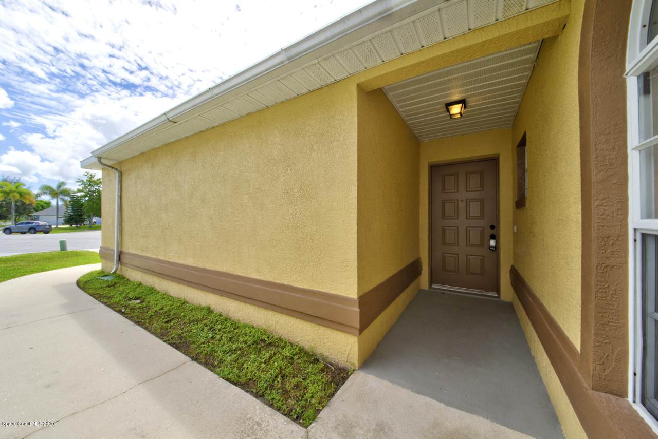 2206 Breezy Circle - Photo 1