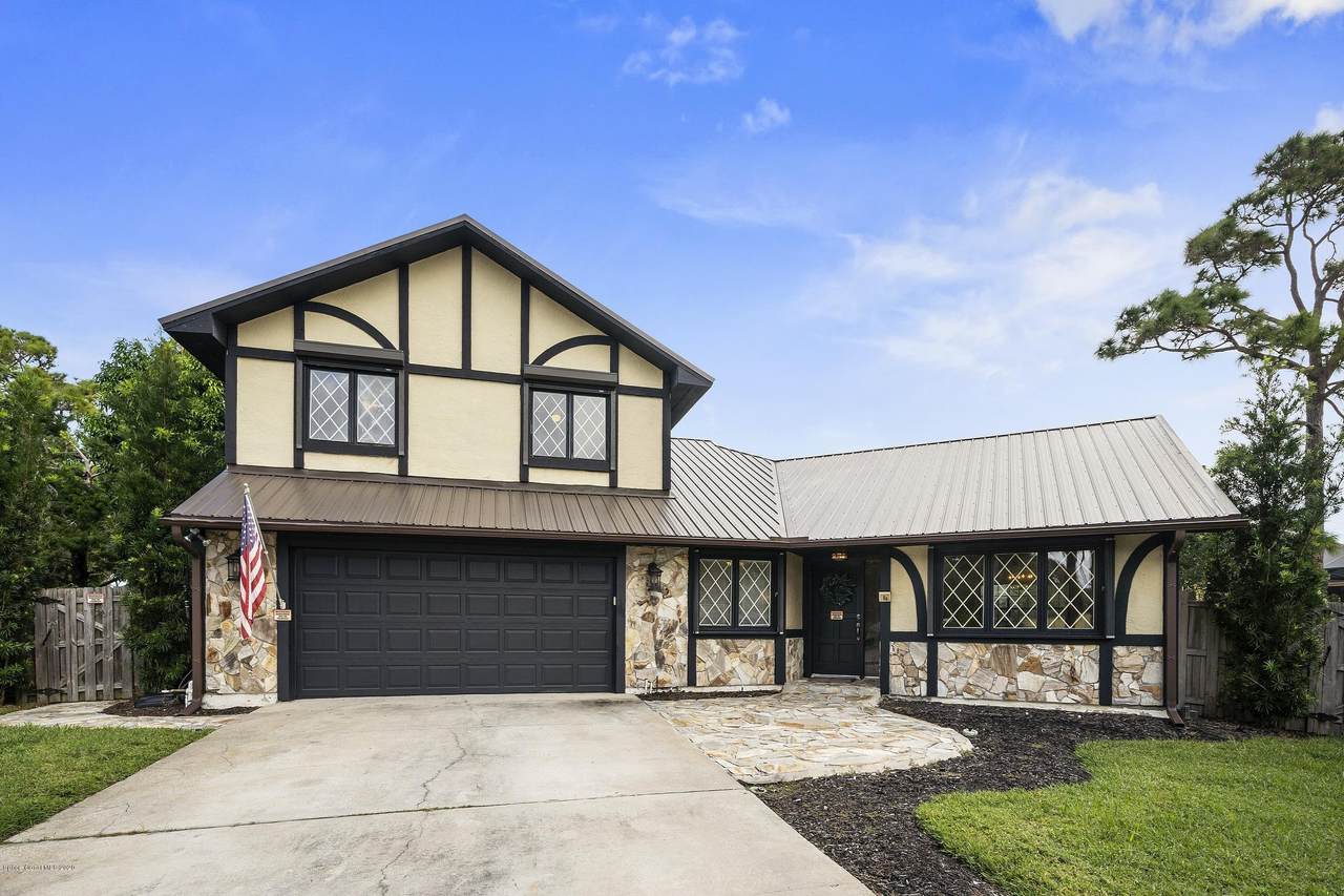 8 Colonial Way - Photo 1