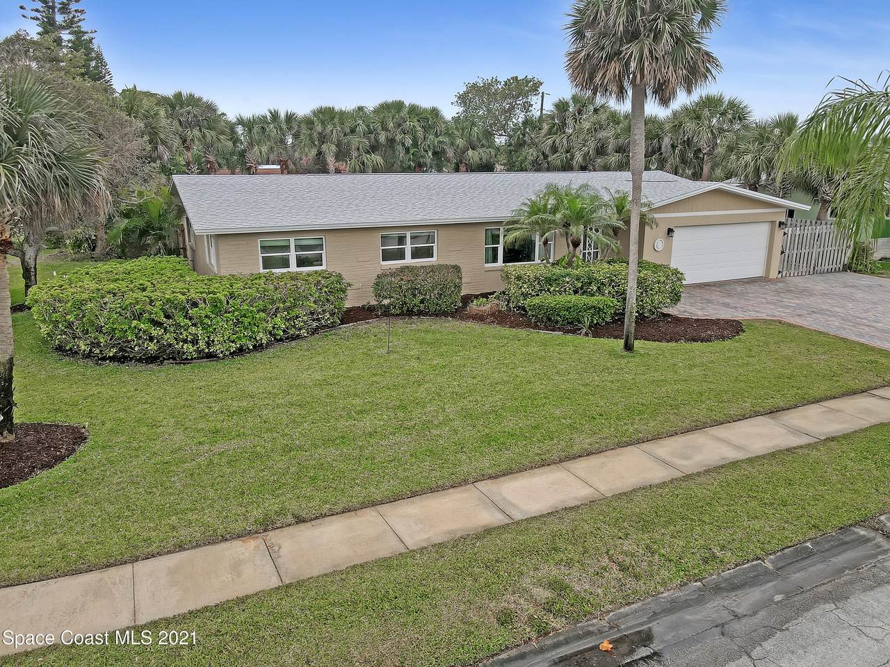 215 Lynn Avenue - Photo 1