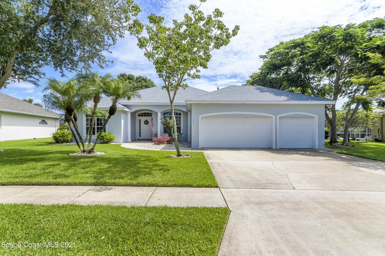 305 Sandhurst Drive - Photo 1