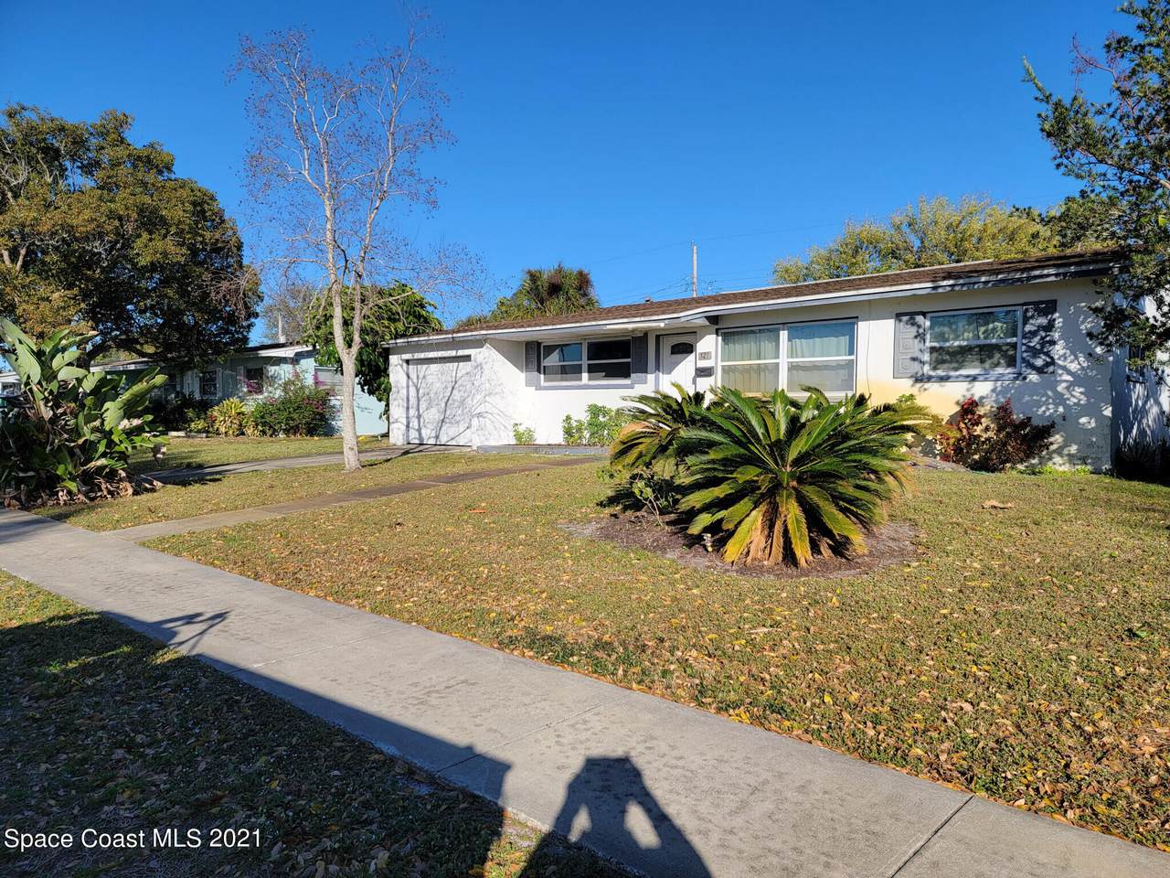 521 Oxford Avenue - Photo 1