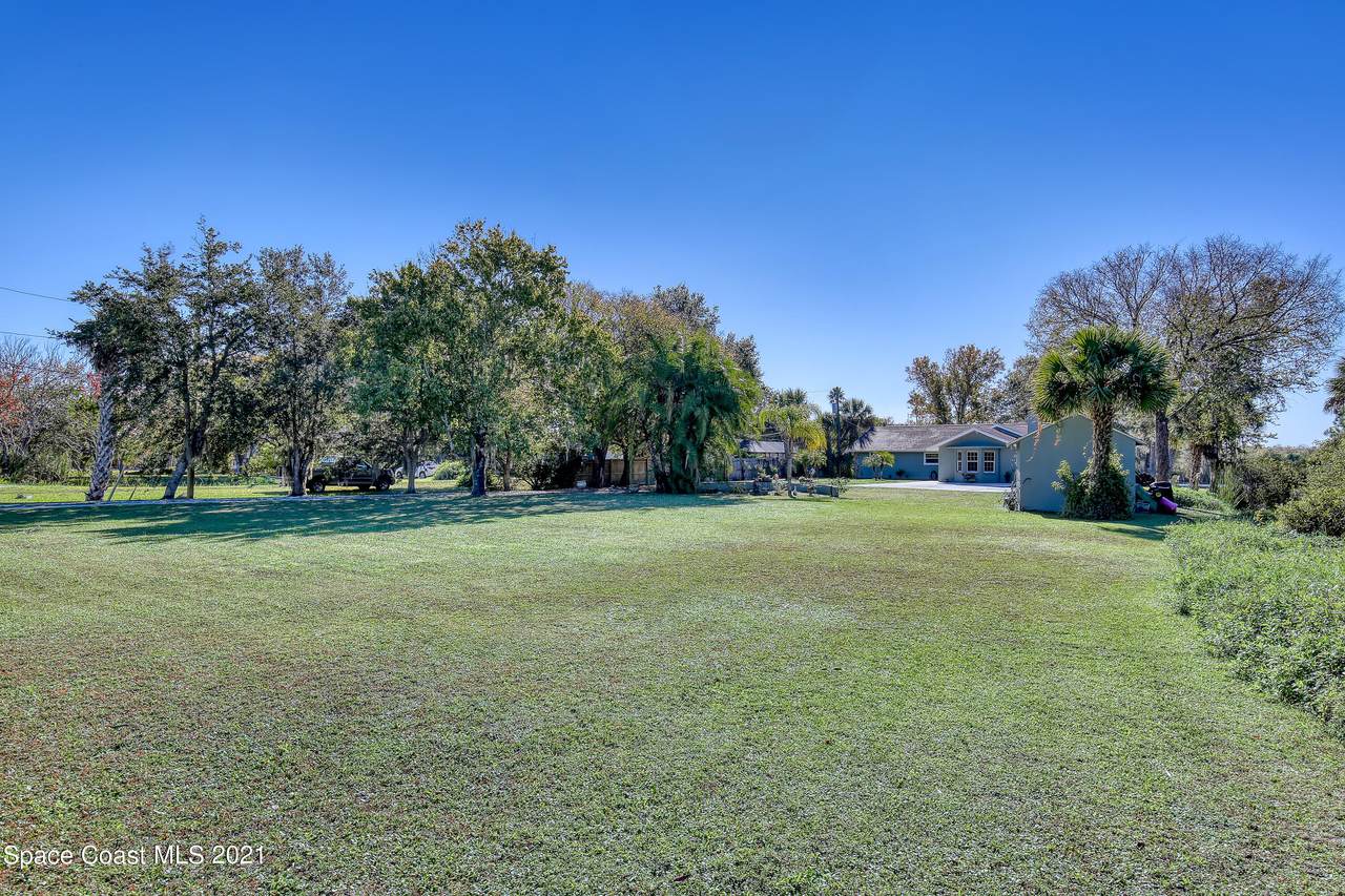 1085 Pine Island Road - Photo 1