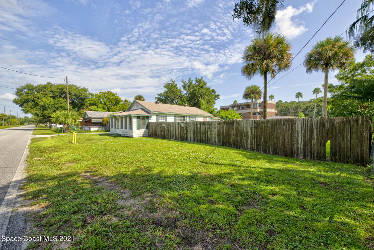 2337 Broadway Avenue - Photo 1