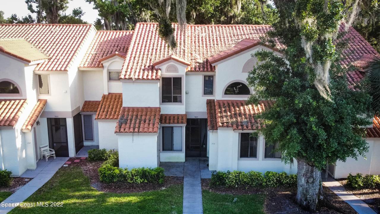 987 Country Club Drive - Photo 1
