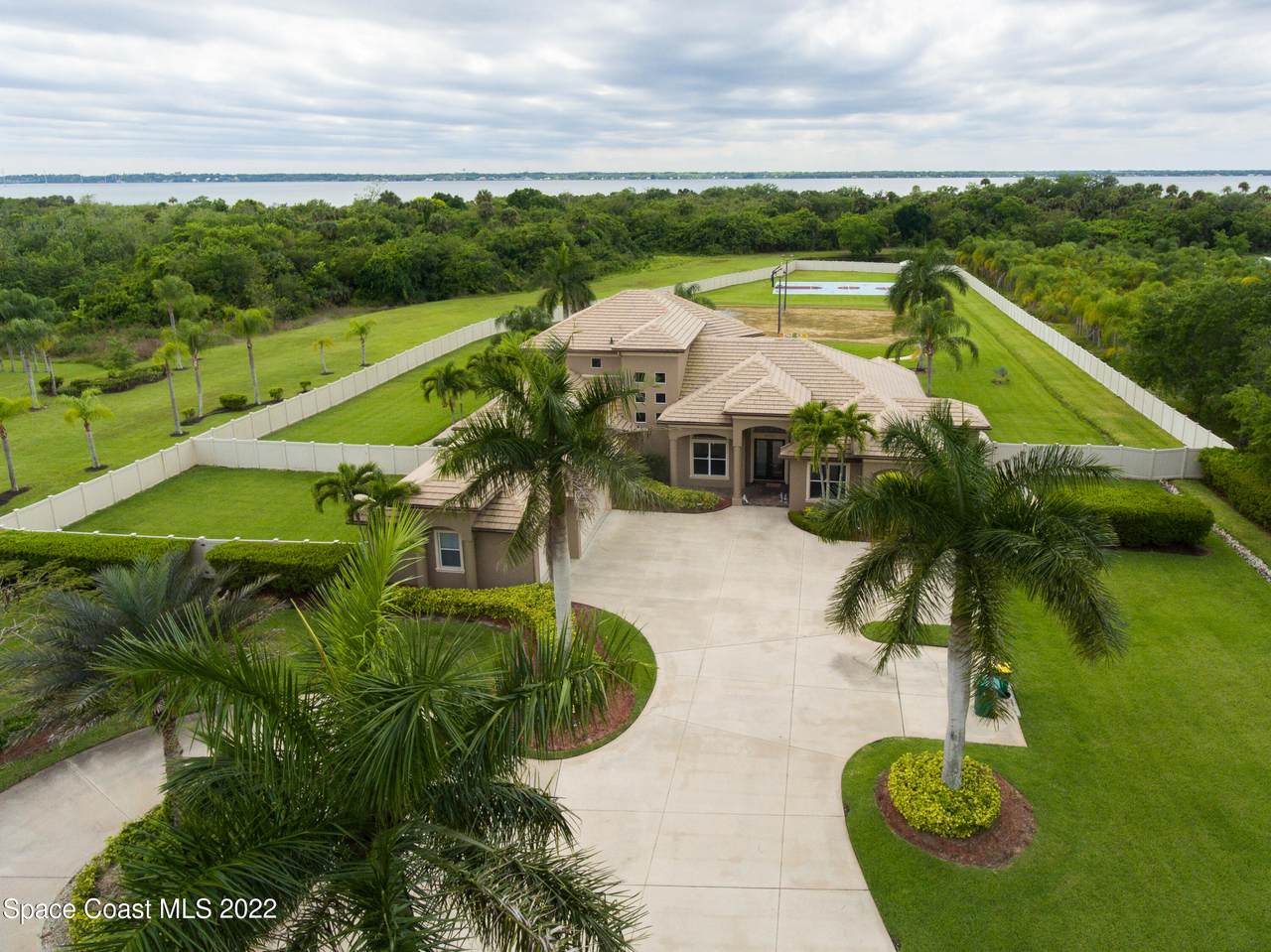 4002 Tradewinds Trail - Photo 1
