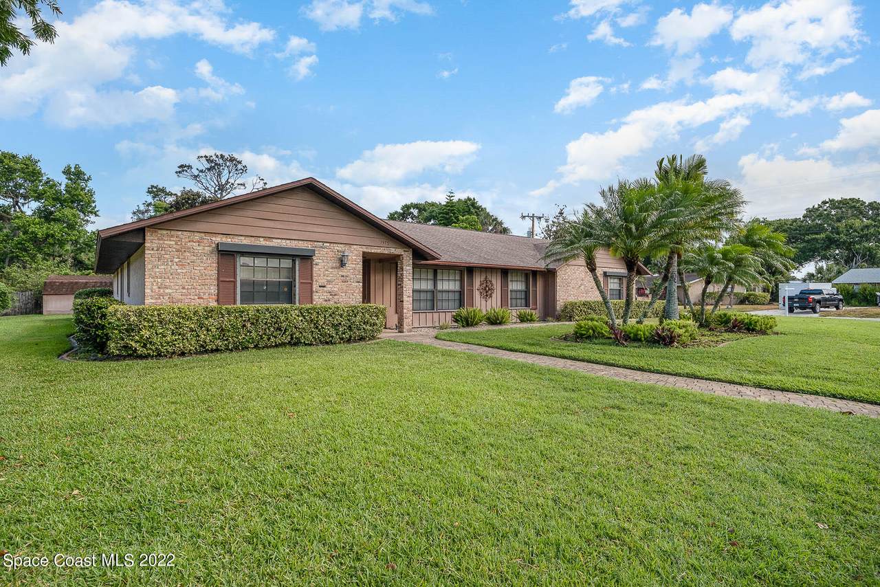1376 Gleneagles Way - Photo 1