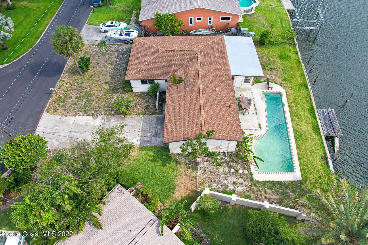344 Point Court - Photo 1