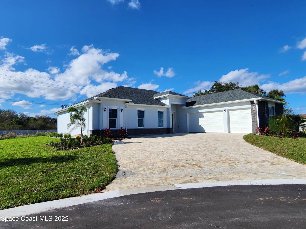 660 Travis Court - Photo 1
