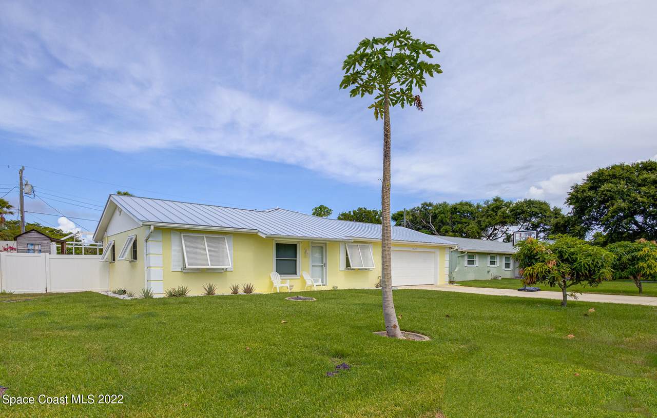 2035 Sea Avenue - Photo 1
