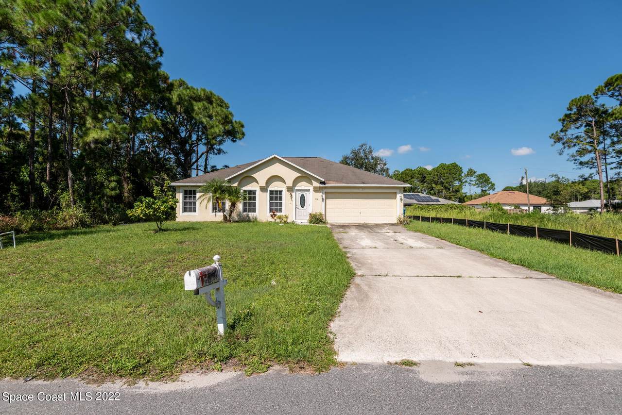 1634 Red Bud Circle - Photo 1