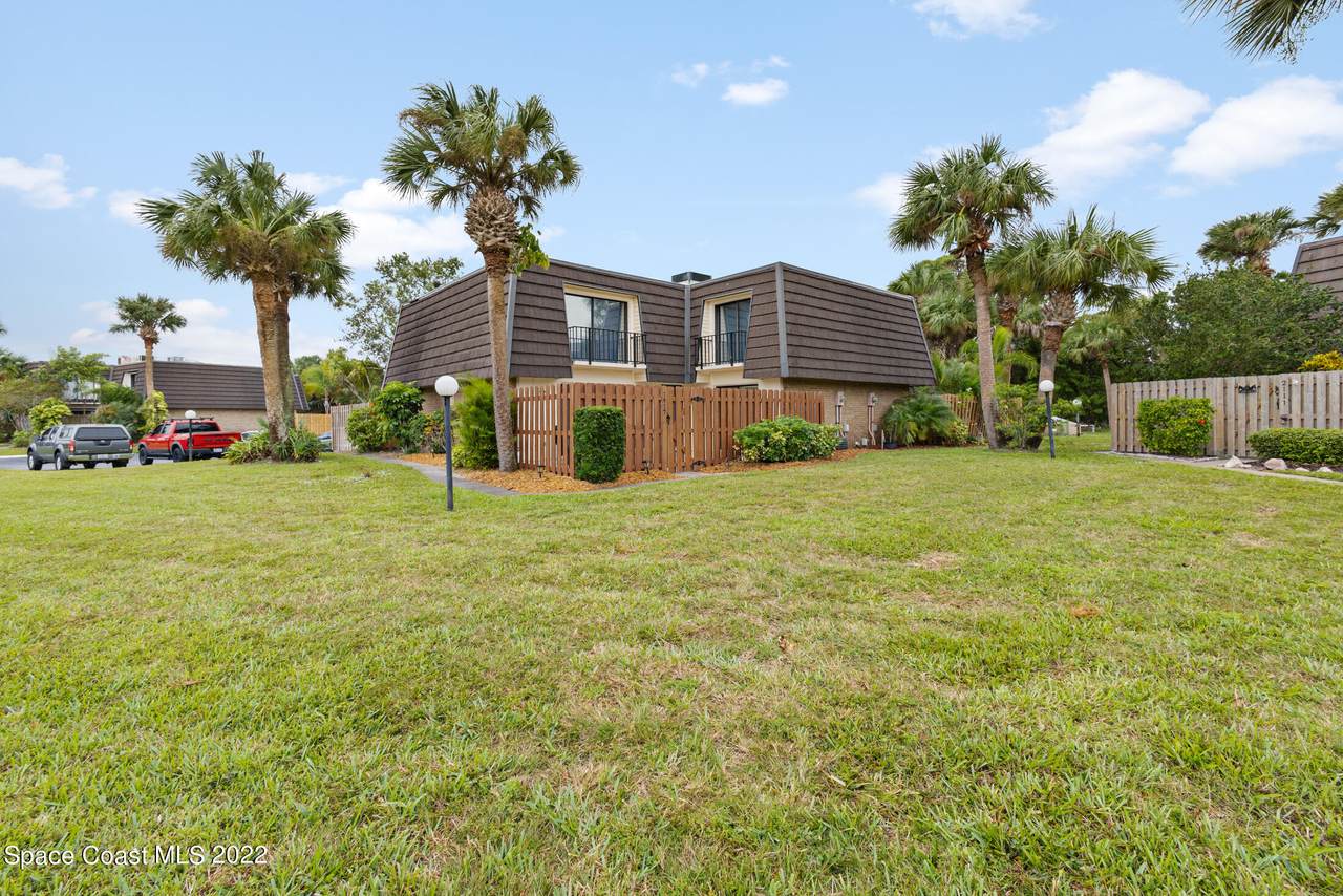 1917 Vista Oaks Circle - Photo 1