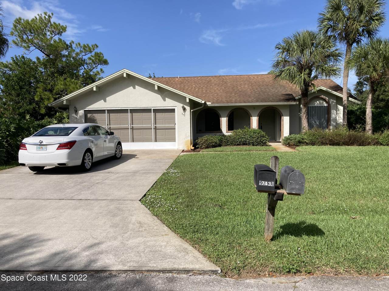 743 Chateau Street - Photo 1