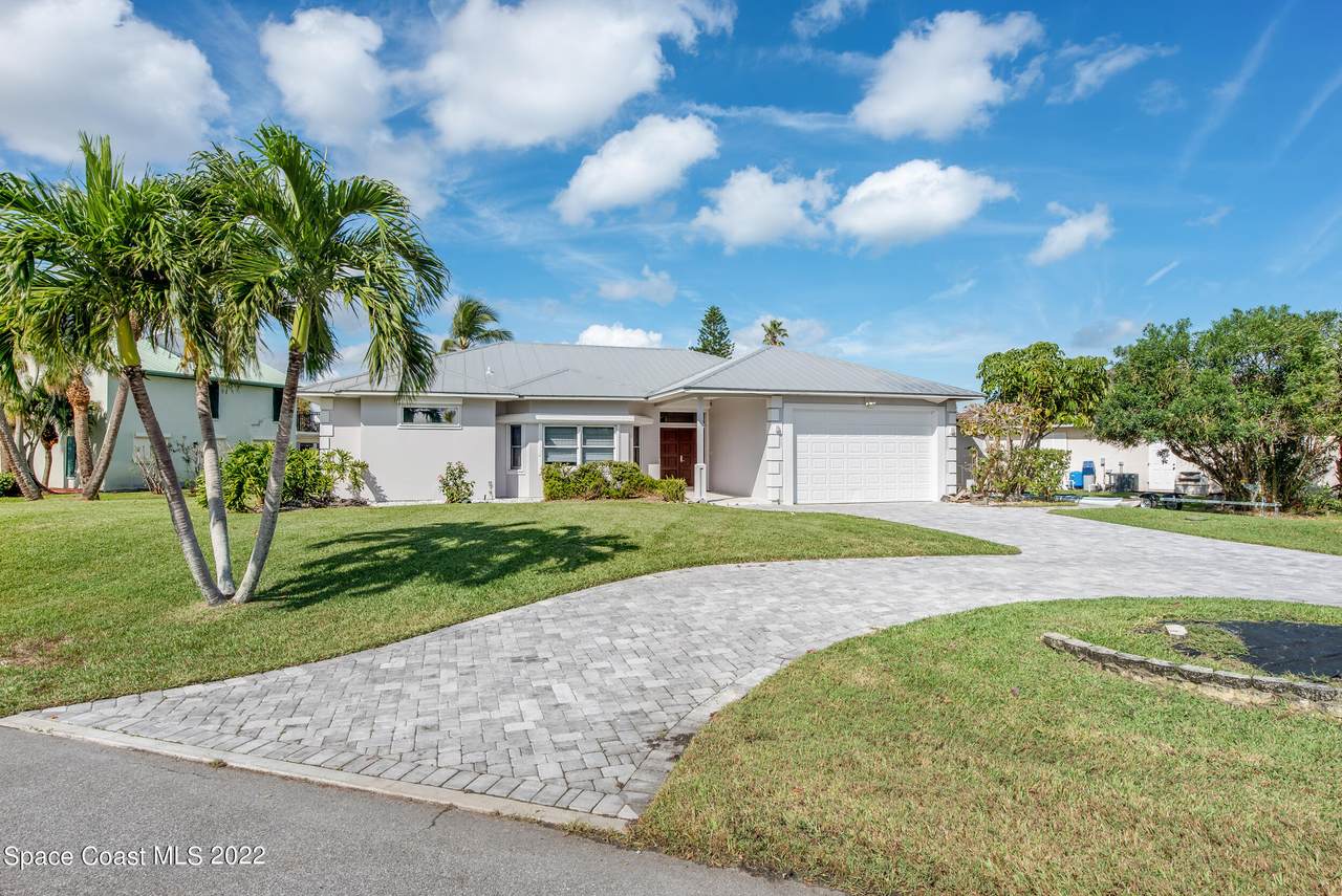 380 Lakeview Drive - Photo 1