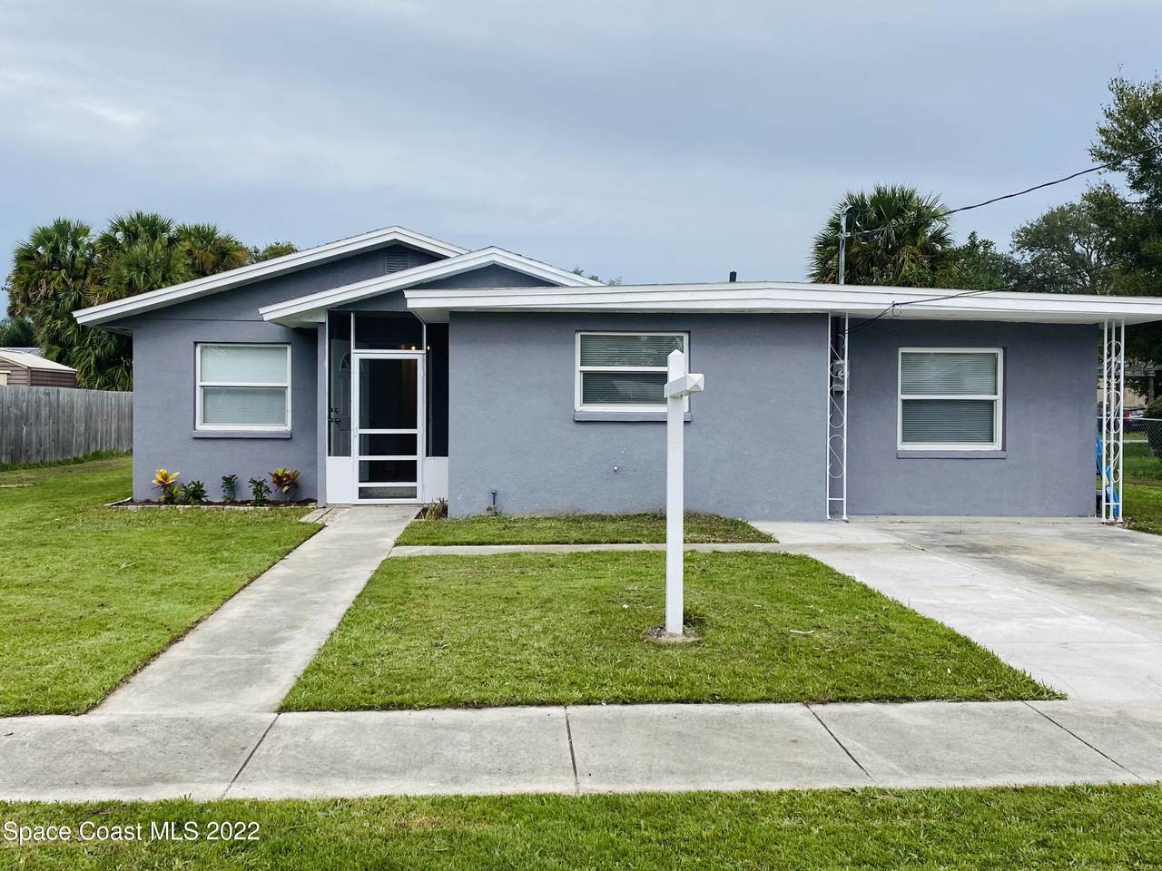 2569 Stratford Drive - Photo 1
