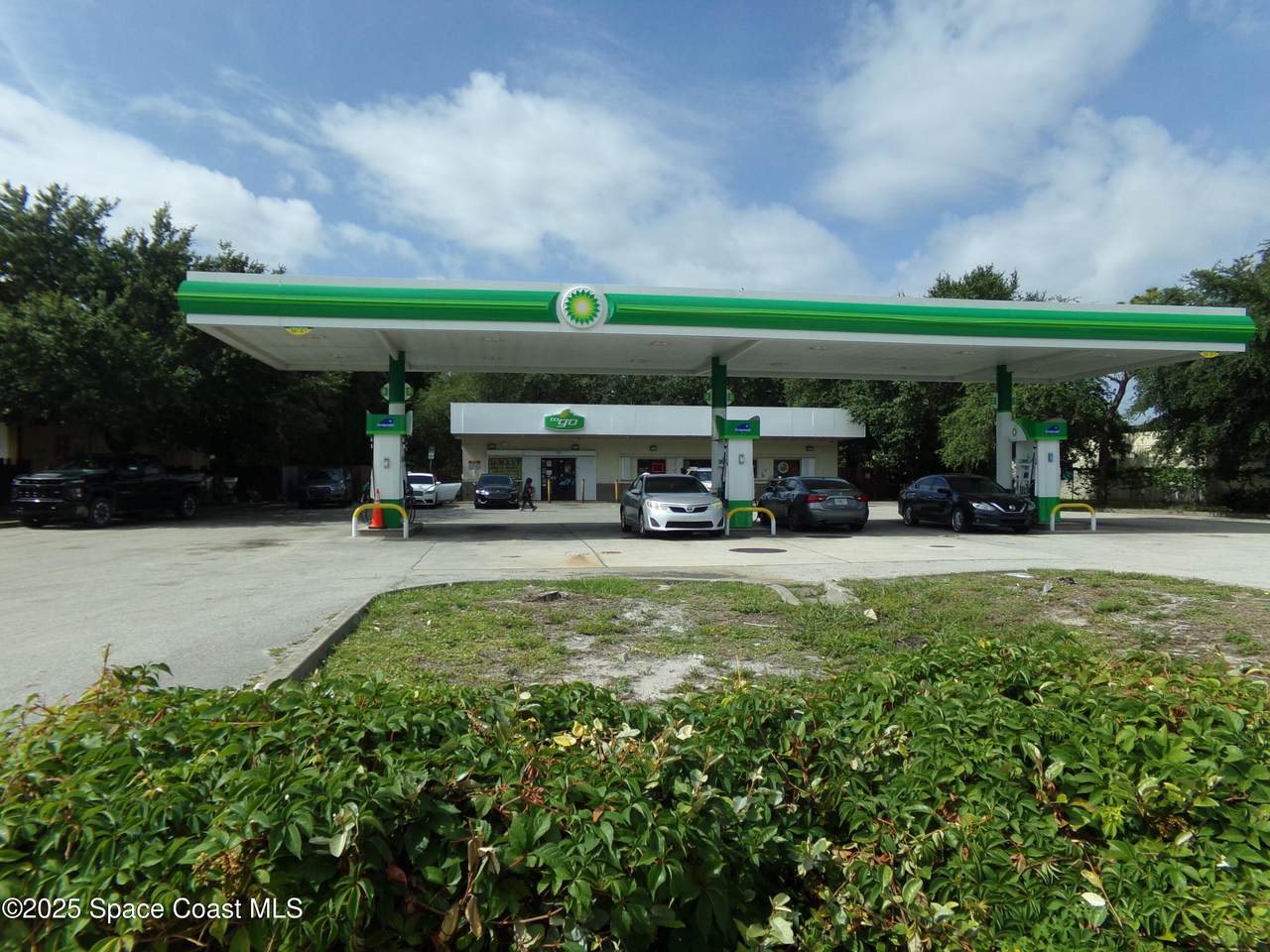 653 University Boulevard - Photo 1