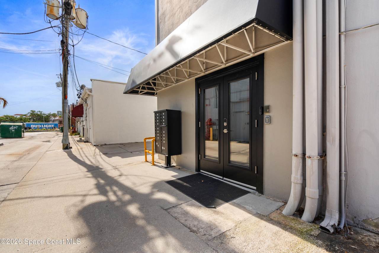 904 New Haven Avenue - Photo 1