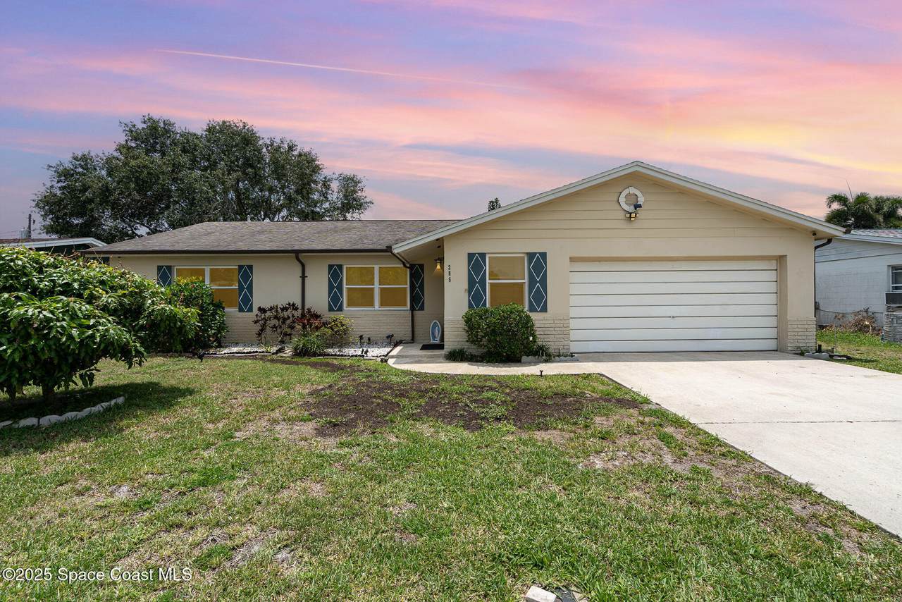 285 Hickory Avenue - Photo 1