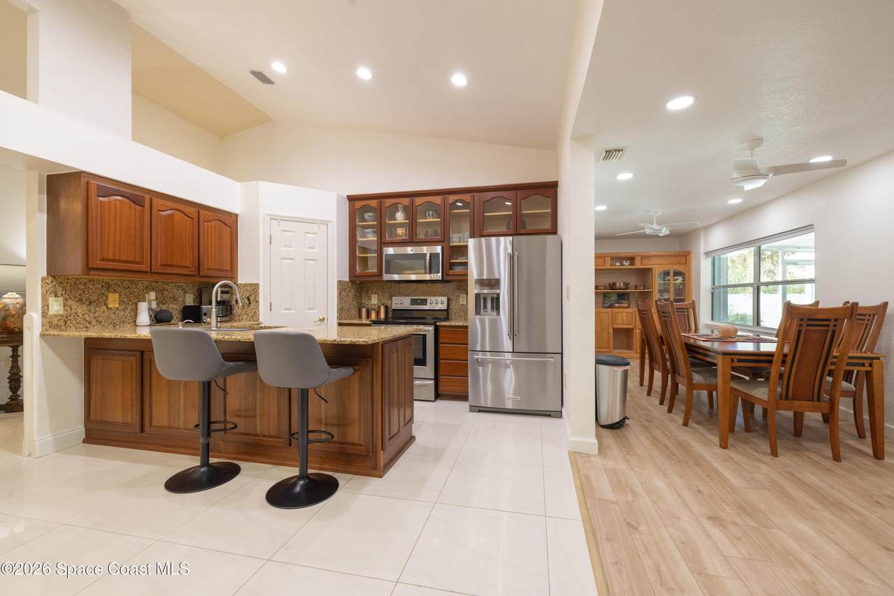 https://bt-photos.global.ssl.fastly.net/spacecoast/1280_boomver_4_1067525-2.jpg