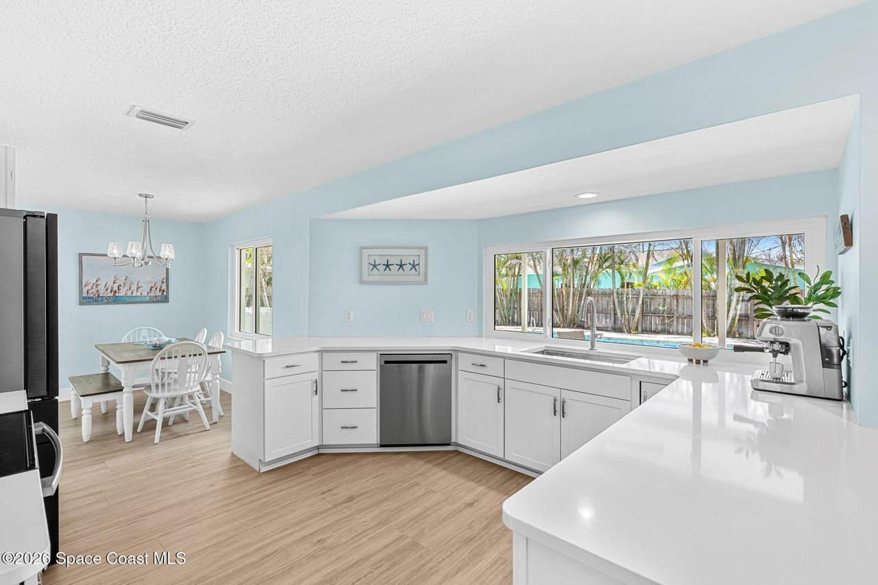 https://bt-photos.global.ssl.fastly.net/spacecoast/1280_boomver_3_1076240-2.jpg
