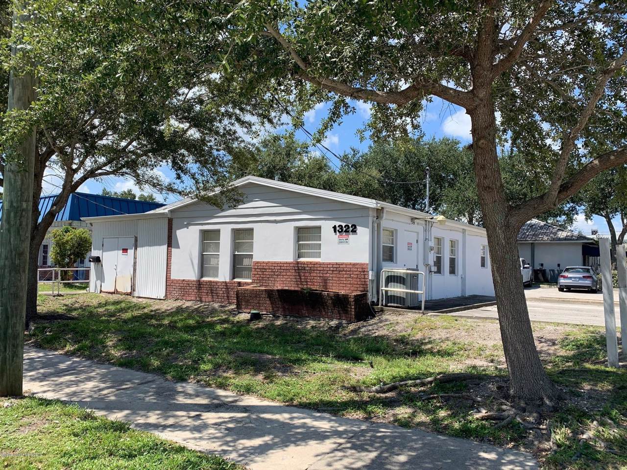 1322 Oak Street - Photo 1