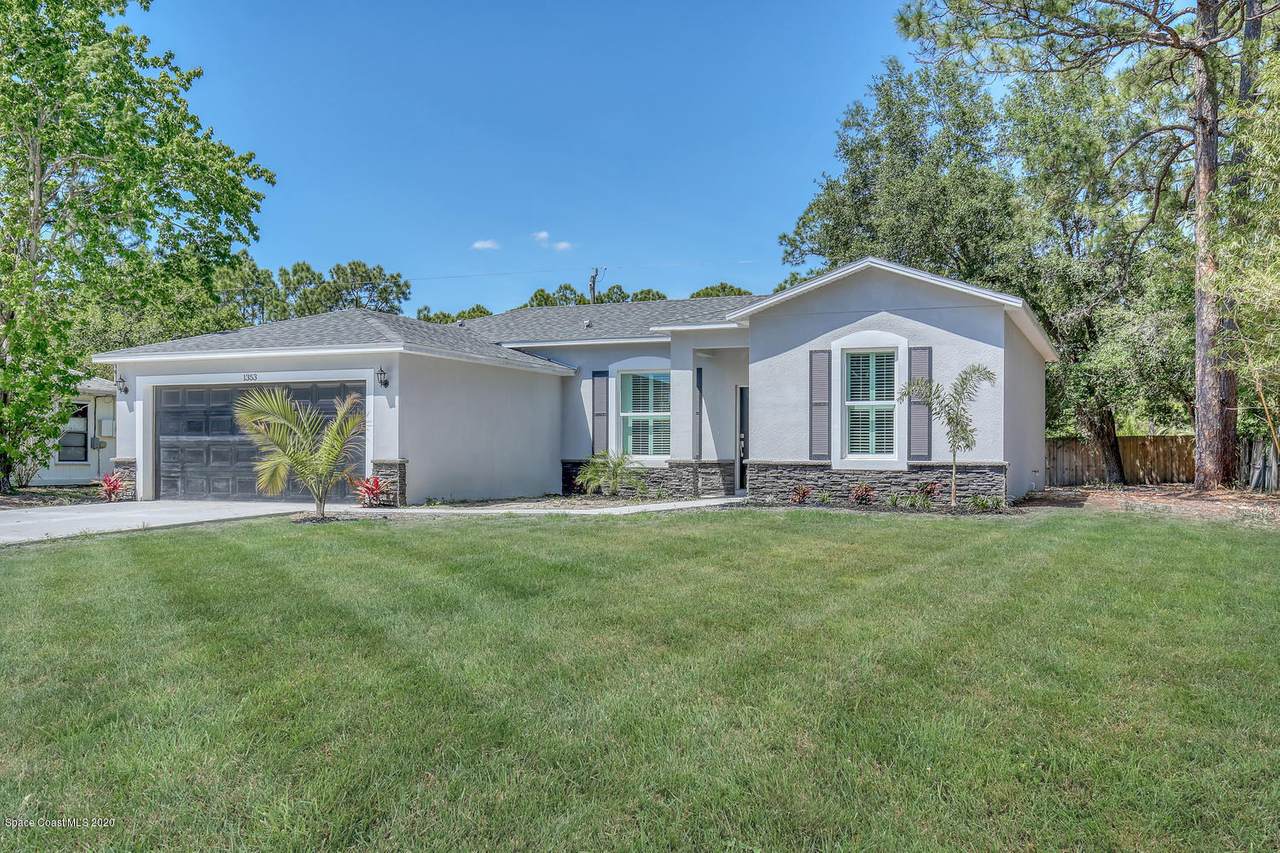1353 Gilroy Street - Photo 1