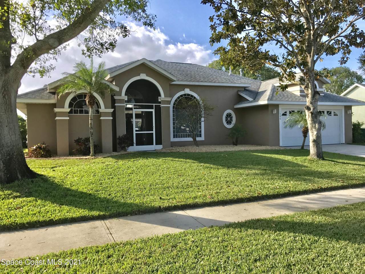 306 Lake Victoria Circle - Photo 1